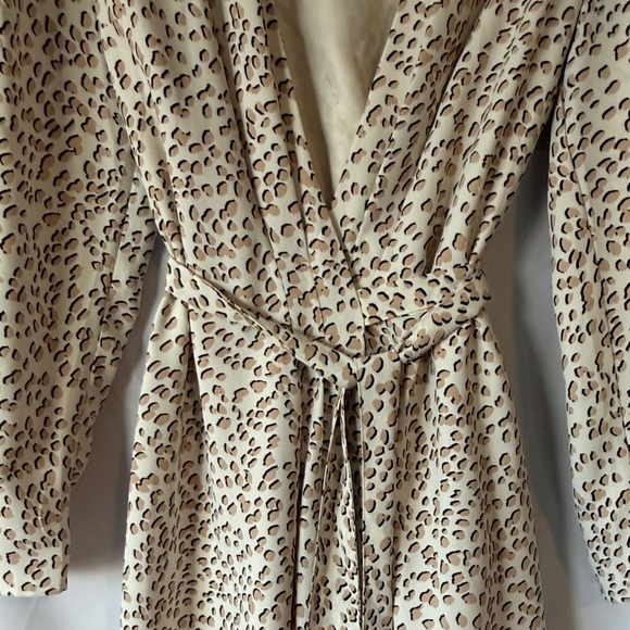 Express Ivory Top - Picture 3 of 6